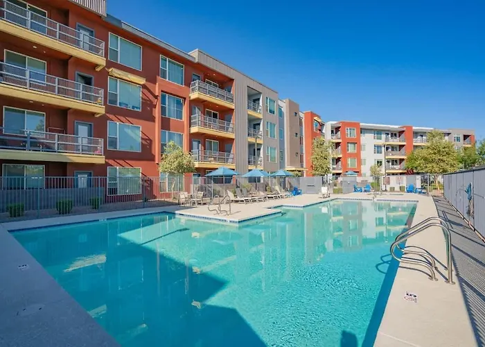 Apartment Sleek2bdpool Gym Parking Wd Sleeps8