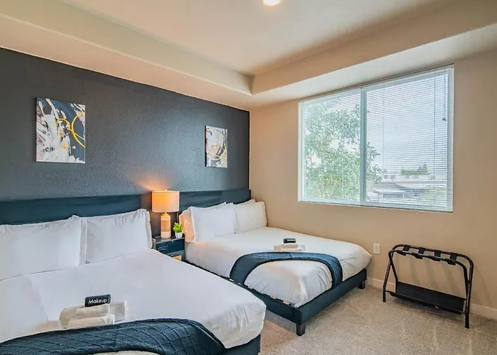 Apartment Sleek2bdpool Gym Parking Wd Sleeps8 *
