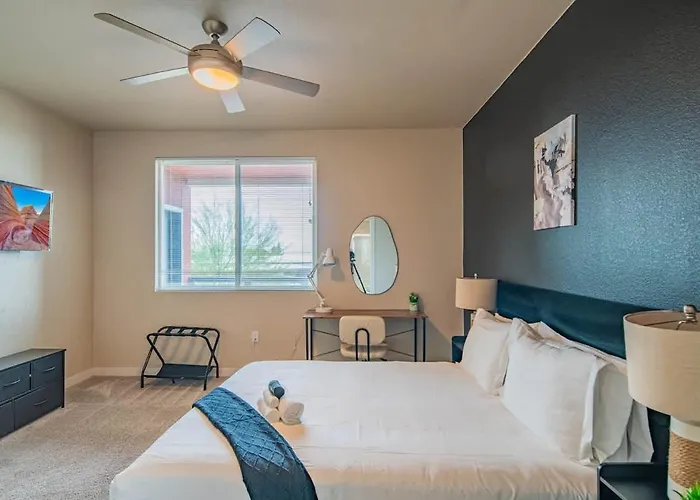 Apartment Sleek2bdpool Gym Parking Wd Sleeps8