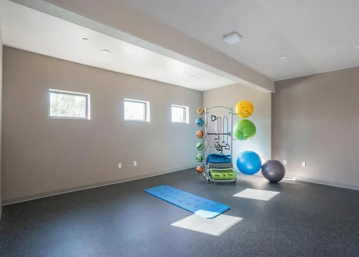 Sleek2bdpool Gym Parking Wd Sleeps8 *