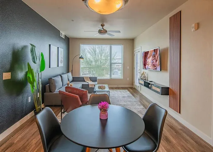 Apartment Sleek2bdpool Gym Parking Wd Sleeps8