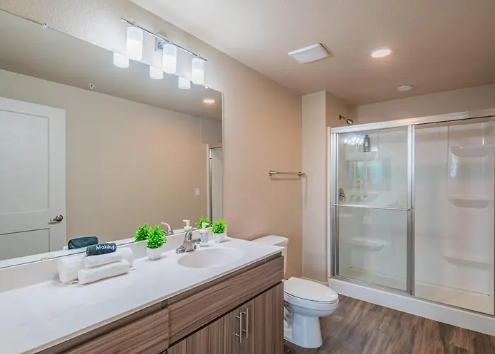 Apartment Sleek2bdpool Gym Parking Wd Sleeps8 *
