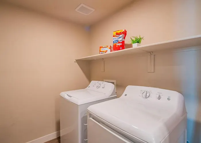 Sleek2bdpool Gym Parking Wd Sleeps8 *
