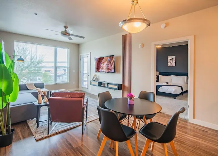 Apartment Sleek2bdpool Gym Parking Wd Sleeps8